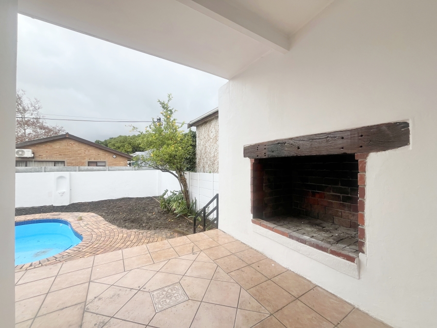 To Let 3 Bedroom Property for Rent in Lemoenkloof Western Cape